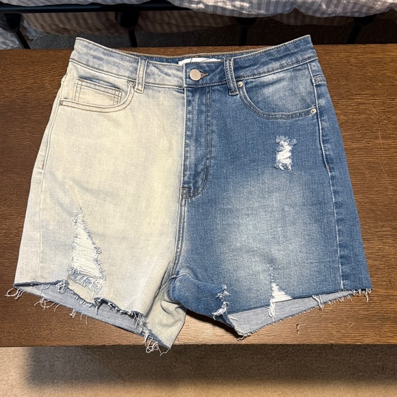 Chic Two-Tone High Rise Denim Shorts - Picture 1 of 3